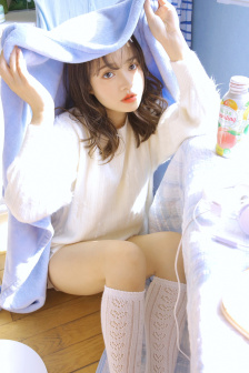 清纯校花被屈辱打开双腿
