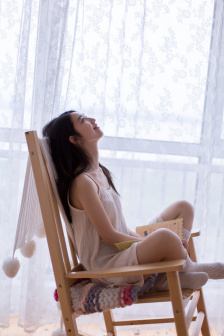 美女露出尿口让男人桶爽